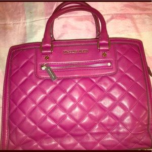 Micheal kors plum Selma color bag  good condition